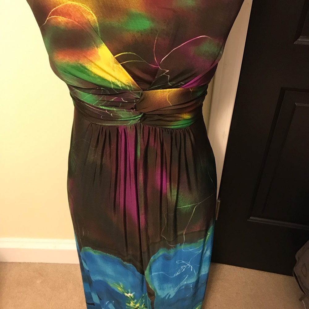 Beautiful dress - Picture 2 of 4